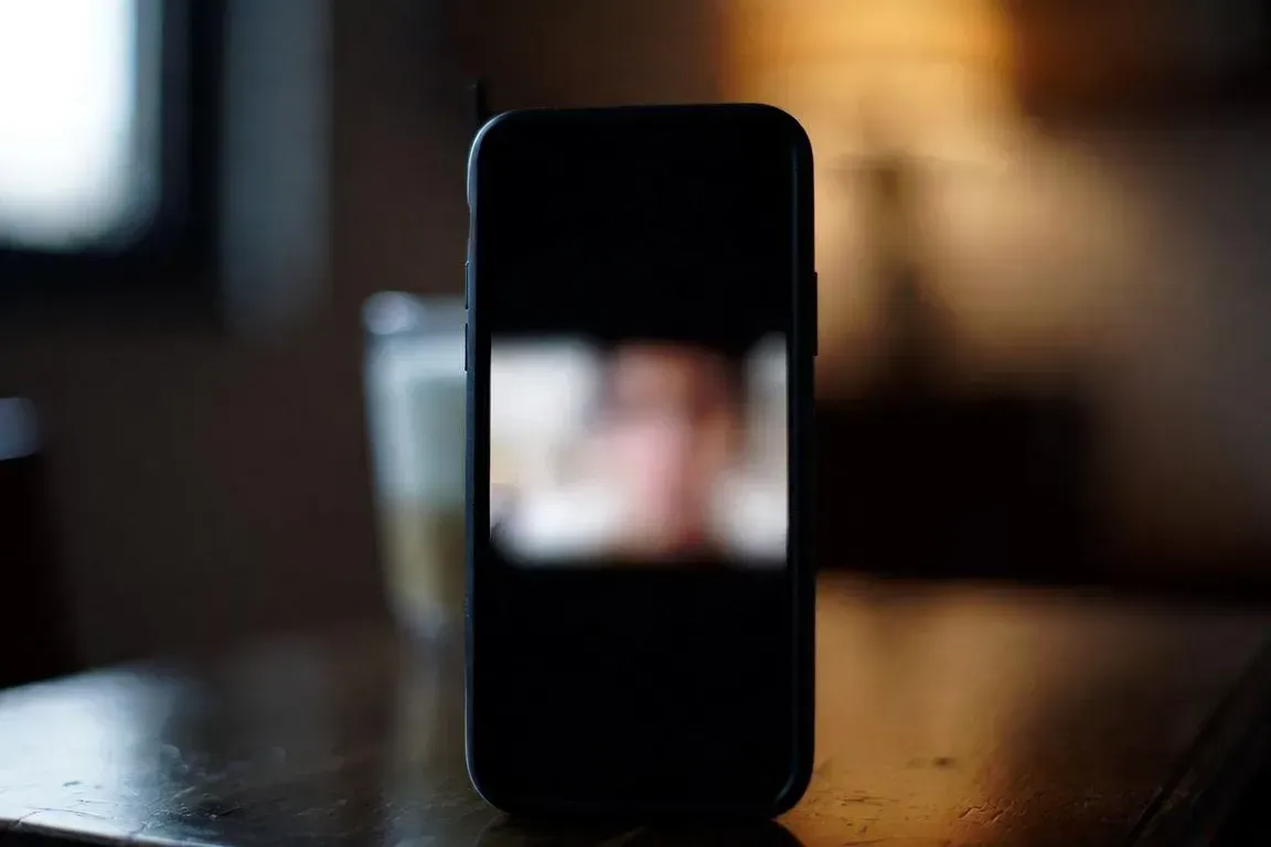 Confidentialité des compagnes IA : que deviennent tes conversations ?